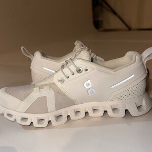 ON Running White and Gray Sneakers